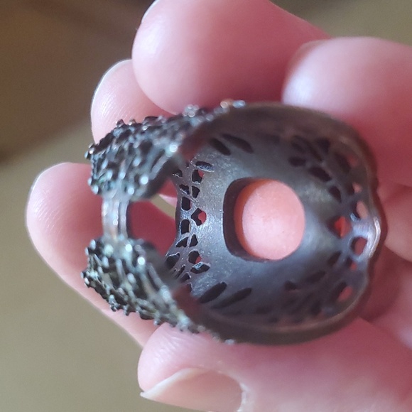 Antique large coral cabochon intricate openwork design floral & leaf - Picture 8 of 9